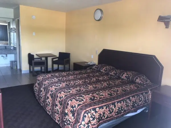 Lone Star Inn 8